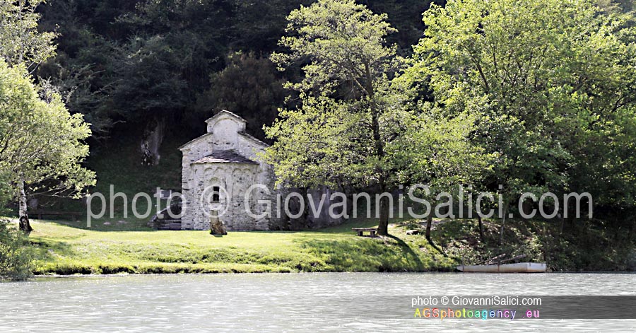 escursione al Tempietto San Fedelino photo © Giovanni Salici