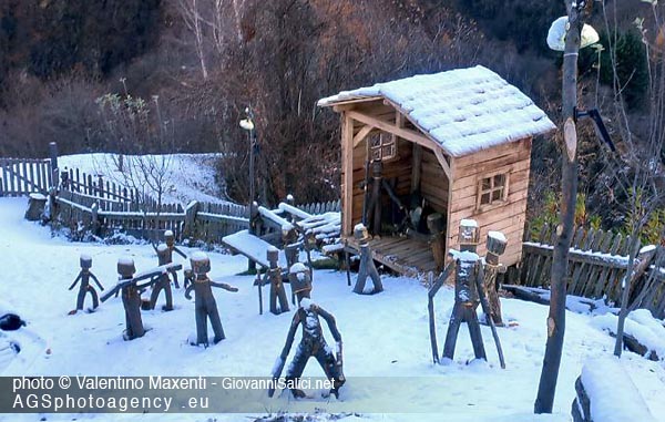 presepi in legno rielaborato in Valtellina e Valgerola